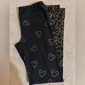 Original Disney brand leggings! Sold out online! Perfect for the holidays!